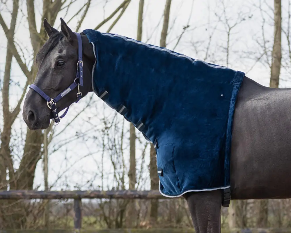 Garantierte Lieferung QHP Halsteil Fluff navy, M