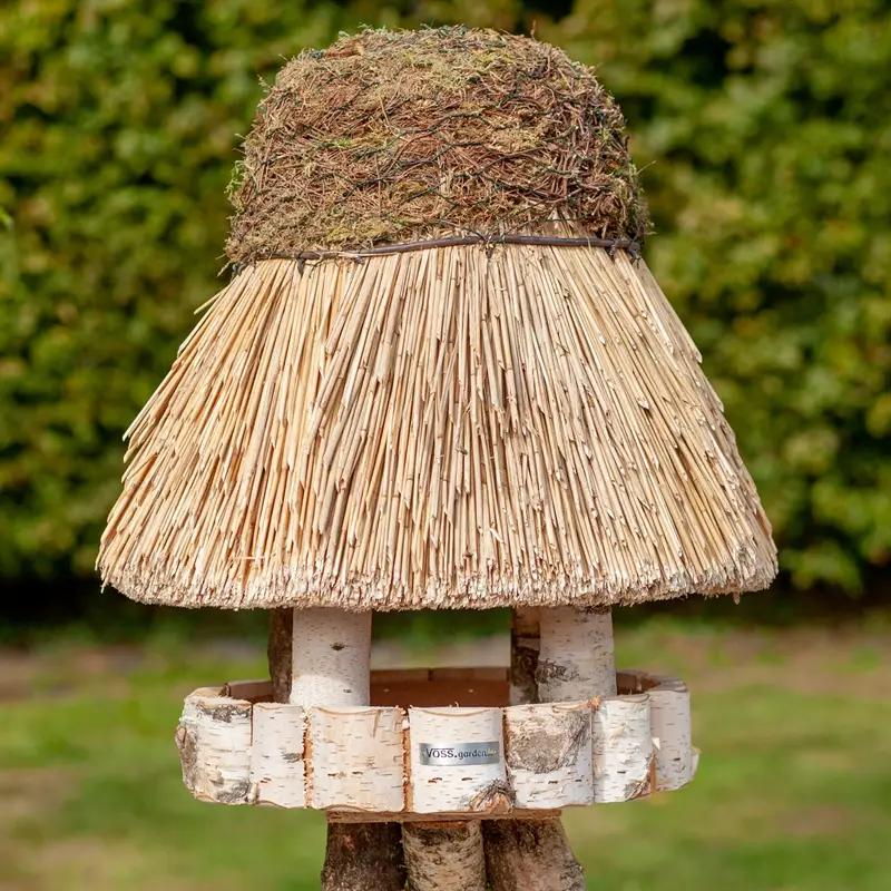 B-Ware: VOSS.garden Vogelhaus "Amrum" Reetdach - rundes Vogelfutterhaus, Ø 50cm Sale